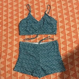 90s vibes. Brand New Tankini & short. Size large, runs big. Daisy print.